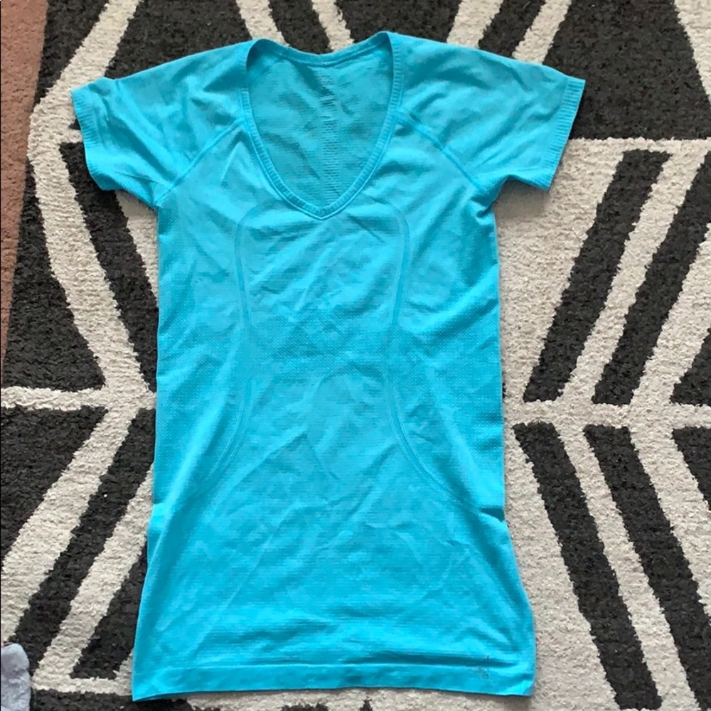 Lululemon V-neck Swiftly Short Sleeve Sz 6